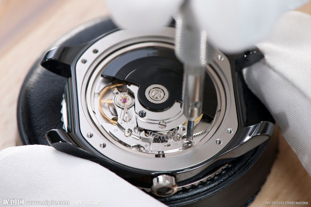 卡地亚手表维修费用价目表（卡地亚表盘生锈）