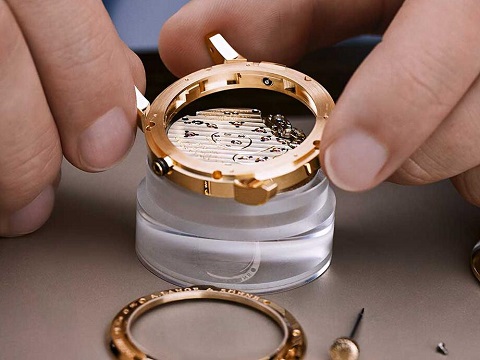 卡地亚表官方售后中心（卡地亚手表表把断裂的处理技巧）