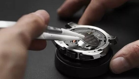 卡地亚手表维修点中心（卡地亚表冠掉漆）