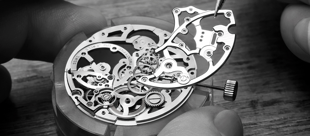 卡地亚手表多长时间保养一次（卡地亚表壳老化发黑）