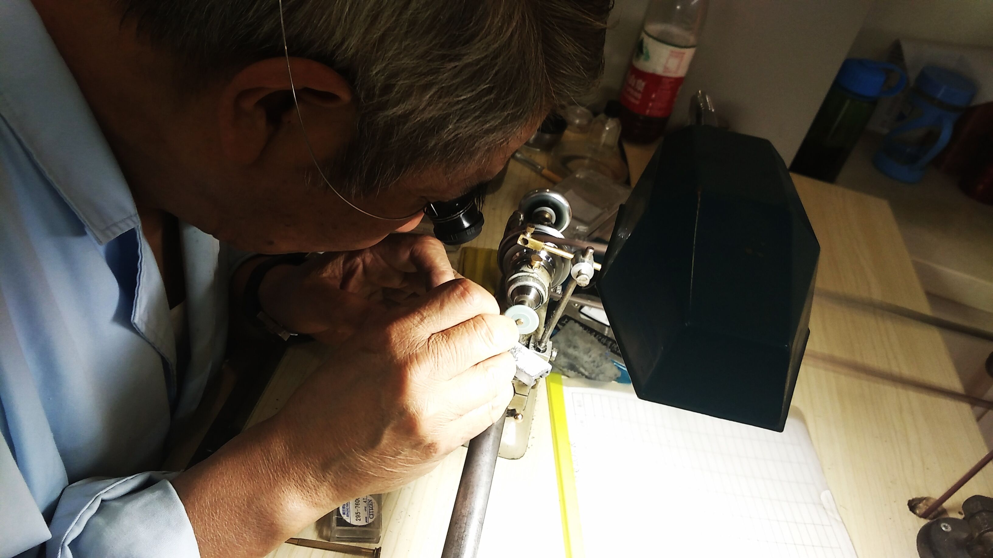 卡地亚手表维修价目表（卡地亚表针错位）